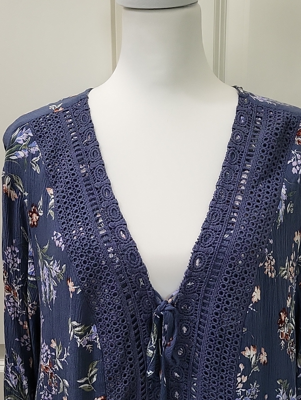 Torrid Boho Gauze Babydoll Top Size 3 3X Blue Floral Lace-Up Peasant Tunic - Picture 4 of 14